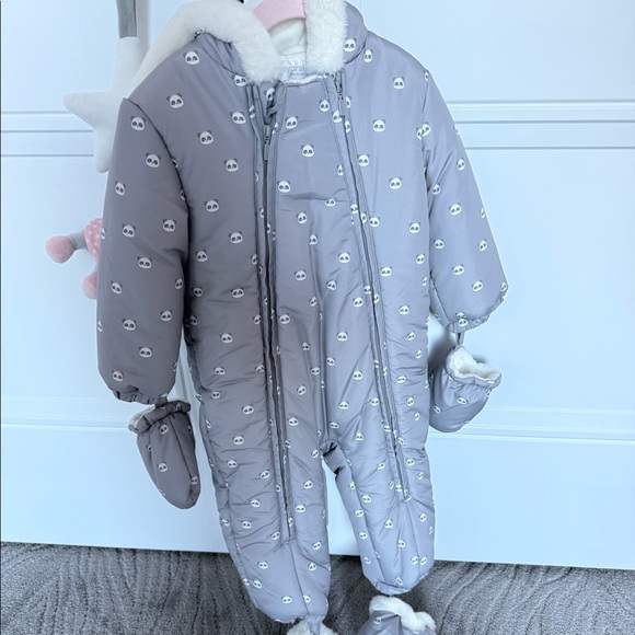 Mayoral brand new snowsuit. Never worn. Size 12 months - Picture 1 of 2